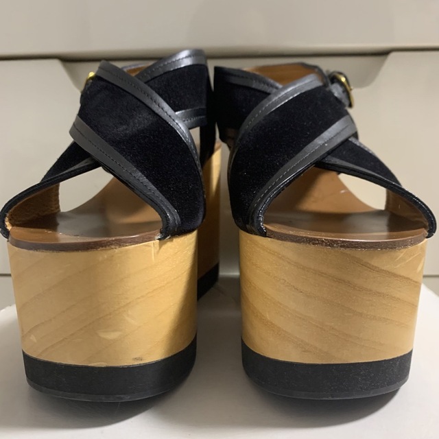 Isabel Marant(イザベルマラン)のイザベルマラン　ブラックレザー　サンダル レディースの靴/シューズ(サンダル)の商品写真