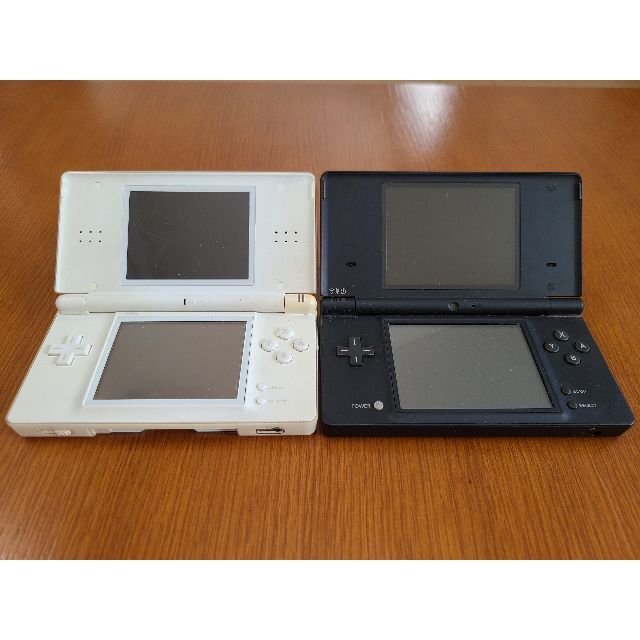 ニンテンドーDS(ニンテンドーDS)のjun様専用　Junk DS Lite and DSi no batteries エンタメ/ホビーのゲームソフト/ゲーム機本体(携帯用ゲーム機本体)の商品写真