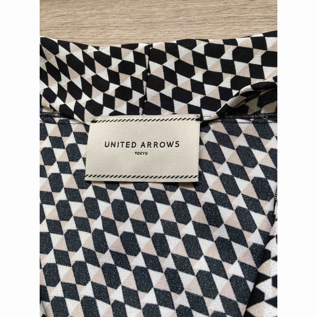 UNITED ARROWS(ユナイテッドアローズ)のユーナイテッドアローズ　ブラウス　2枚分 レディースのトップス(シャツ/ブラウス(長袖/七分))の商品写真