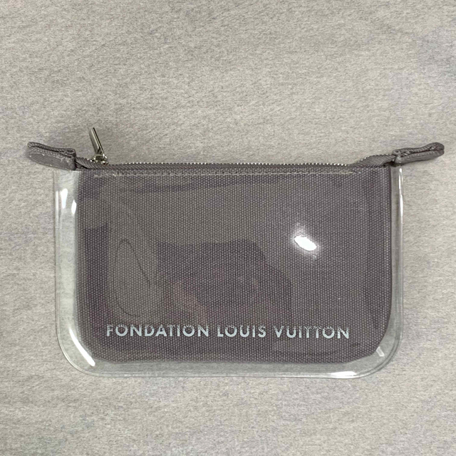 LOUIS VUITTON(ルイヴィトン)のフォンダシオン ルイヴィトン ポーチ グレー キャンバス ルイヴィトン美術館 レディースのファッション小物(ポーチ)の商品写真