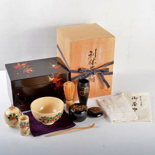 茶道具　黒漆紅葉蒔絵　利休茶箱　棗　茶碗など　十点一式　桐箱付　D　R5395(その他)