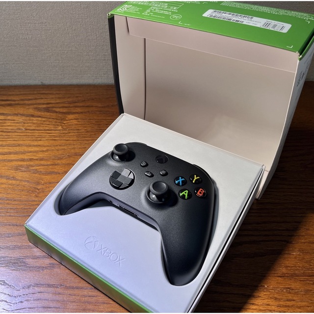 Xbox(エックスボックス)の【美品】Xbox ワイヤレス コントローラー (カーボン ブラック) エンタメ/ホビーのゲームソフト/ゲーム機本体(その他)の商品写真