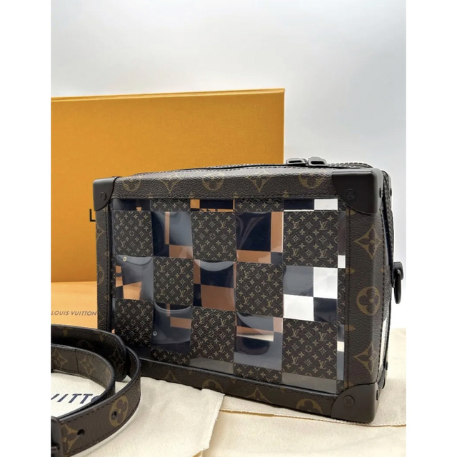 LOUIS VUITTON(ルイヴィトン)の極美品　ヴィトン　スリム・ソフトトランク　ショルダーバッグ　 メンズのバッグ(ショルダーバッグ)の商品写真