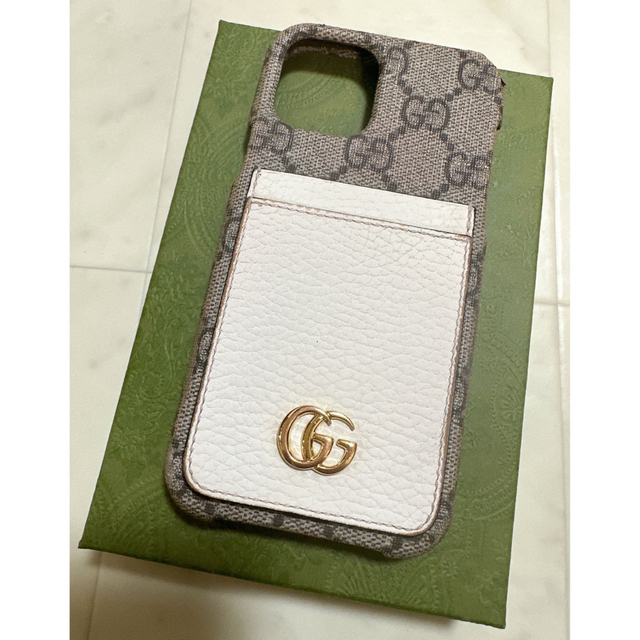 Gucci(グッチ)のGUCCI iPhone12/12pro ケース スマホ/家電/カメラのスマホアクセサリー(iPhoneケース)の商品写真