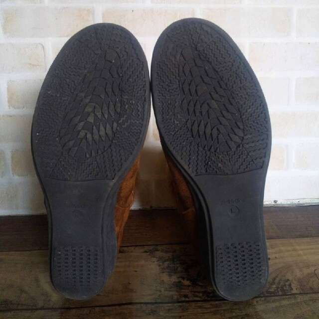 【B1048】ウェッジヒールベルト飾り付きスウェードブーツ（L）ブラウン レディースの靴/シューズ(ブーツ)の商品写真