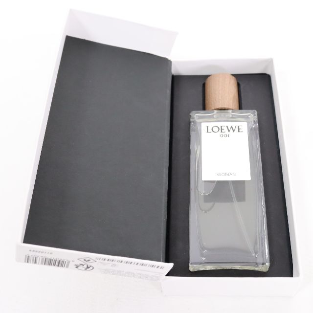 LOEWE(ロエベ)のロエベ　香水　オードゥ パルファン　001 woman ウーマン　50ml　中古 コスメ/美容の香水(香水(女性用))の商品写真