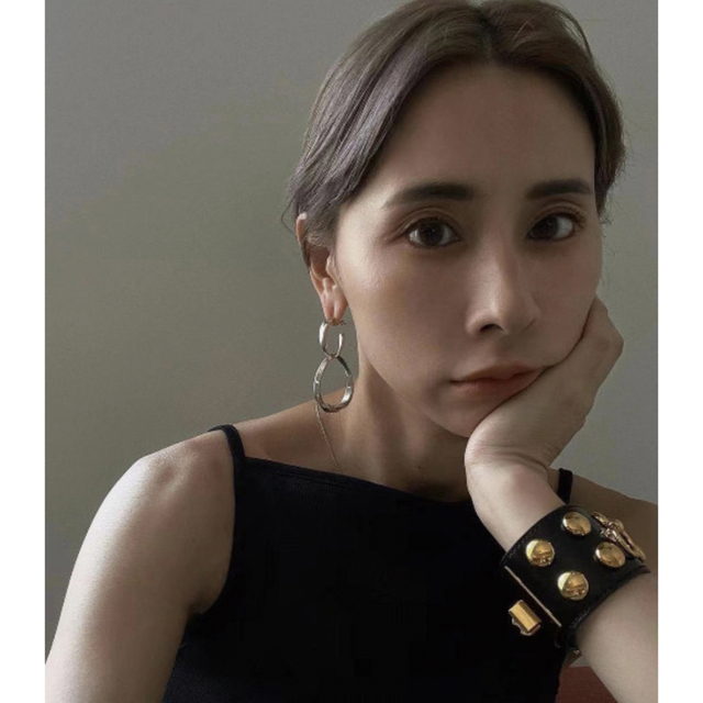 Ameri VINTAGE(アメリヴィンテージ)のTWIST TWIN RING PIERCE Ameri vintage レディースのアクセサリー(ピアス)の商品写真