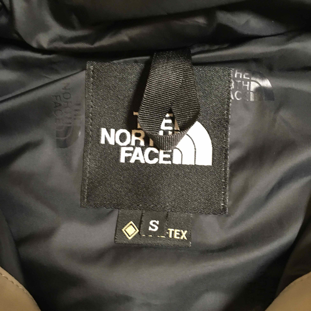 THE NORTH FACE(ザノースフェイス)のkoko.様専用 ミネラルグレー マウンテンライトジャケット ノースフェイス S メンズのジャケット/アウター(マウンテンパーカー)の商品写真