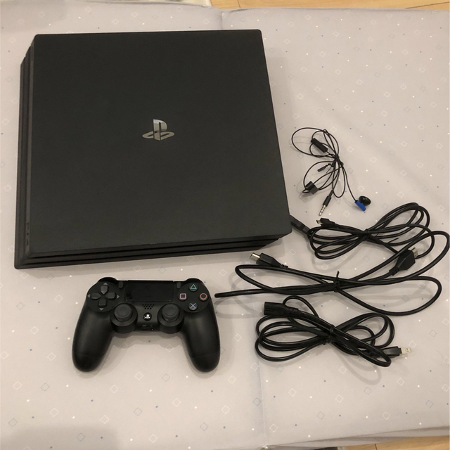 PlayStation4(プレイステーション4)のPS4 Pro ブラック1TB プレステ4 プロ エンタメ/ホビーのゲームソフト/ゲーム機本体(家庭用ゲーム機本体)の商品写真