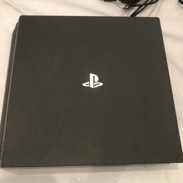 PlayStation4(プレイステーション4)のPS4 Pro ブラック1TB プレステ4 プロ エンタメ/ホビーのゲームソフト/ゲーム機本体(家庭用ゲーム機本体)の商品写真