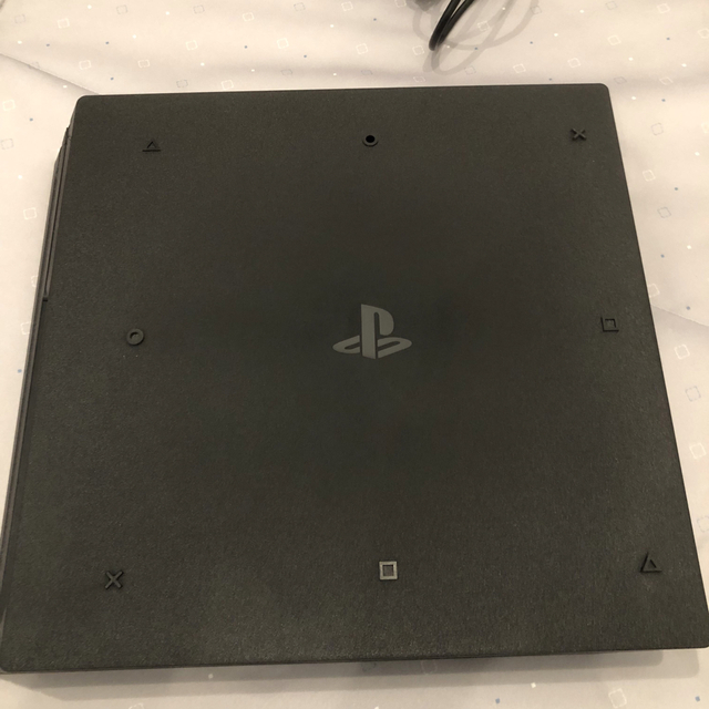 PlayStation4(プレイステーション4)のPS4 Pro ブラック1TB プレステ4 プロ エンタメ/ホビーのゲームソフト/ゲーム機本体(家庭用ゲーム機本体)の商品写真