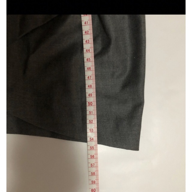 GU(ジーユー)のグレー膝丈タックスカート　gu レースタイトスカート ブラウン２枚セットSサイズ レディースのスカート(ひざ丈スカート)の商品写真