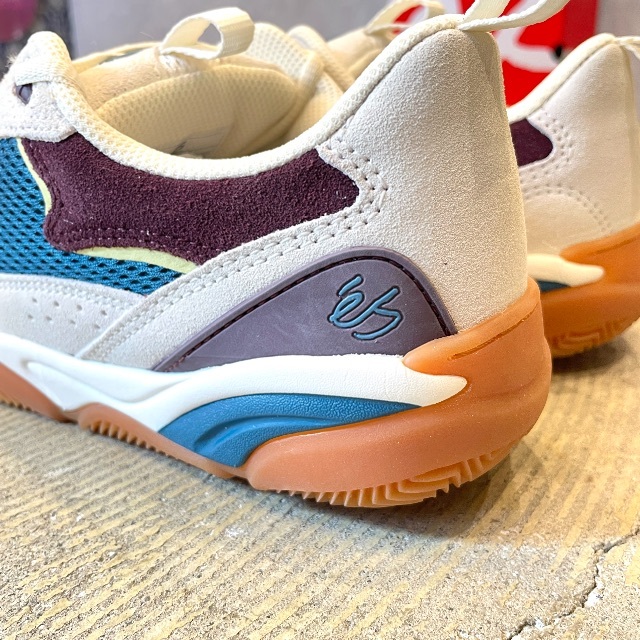 ES(エス)の新品 'es QUATTRO PLUS / WHITE&BLUE&GUM メンズの靴/シューズ(スニーカー)の商品写真