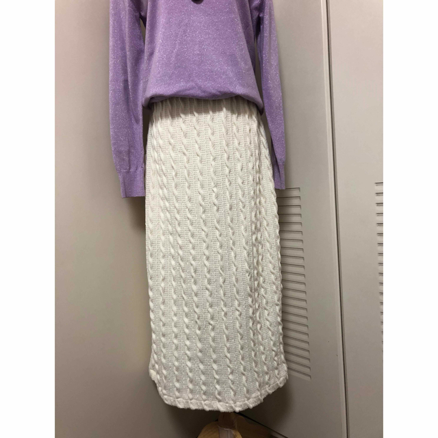 clear(クリア)のオフホワイト　ニットスカート レディースのスカート(ロングスカート)の商品写真