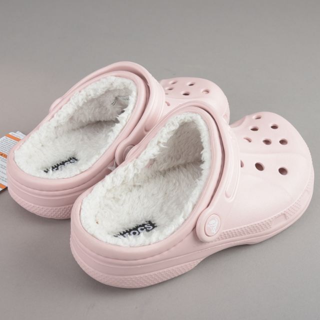 crocs(クロックス)の新品♡crocsクロックス ウインタークロッグサンダル 2１cm ボア ピンク キッズ/ベビー/マタニティのキッズ靴/シューズ(15cm~)(サンダル)の商品写真