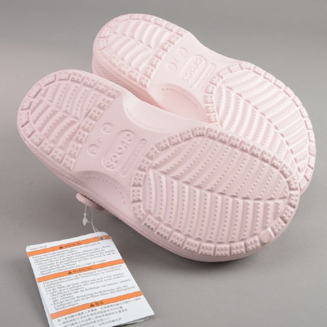 crocs(クロックス)の新品♡crocsクロックス ウインタークロッグサンダル 2１cm ボア ピンク キッズ/ベビー/マタニティのキッズ靴/シューズ(15cm~)(サンダル)の商品写真