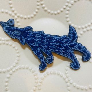 ミナペルホネン　狼 wolf　ブローチ　刺繍　バッグチャーム　動物　ハンドメイド(ブローチ/コサージュ)