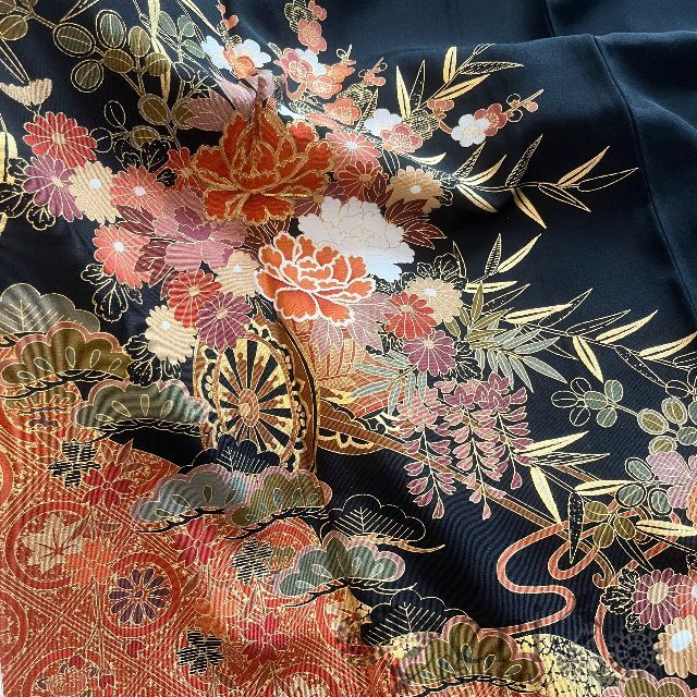 新品未使用】トールサイズ 5つ紋 金駒刺繍の花車 黒留袖 新品未使用】トールサイズ 5つ紋 金駒刺繍の花車 黒留袖