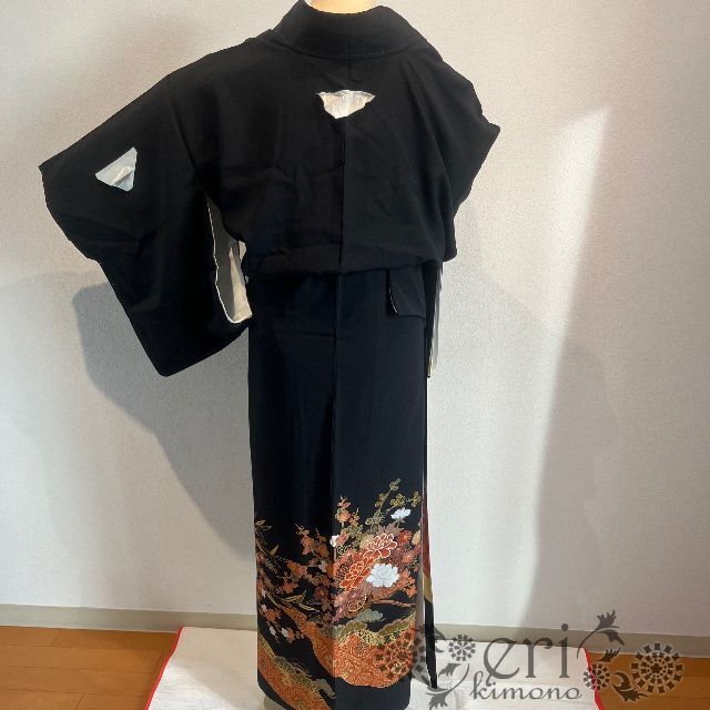 新品未使用】トールサイズ 5つ紋 金駒刺繍の花車 黒留袖 新品未使用】トールサイズ 5つ紋 金駒刺繍の花車 黒留袖