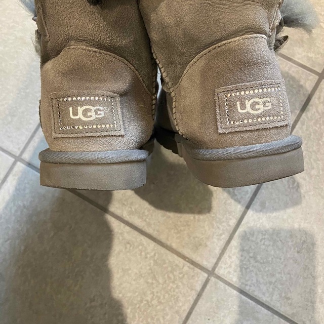 UGG(アグ)のUGG  アグ 23cm グレー　ショートブーツ　スワロフスキー レディースの靴/シューズ(ブーツ)の商品写真