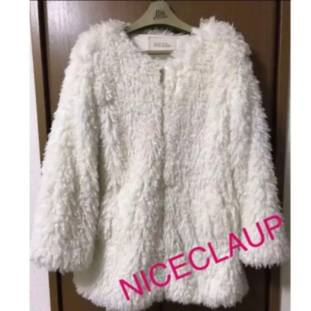 one after another NICE CLAUP(ワンアフターアナザーナイスクラップ)のNICE CLAUP ノーカラーコート プードルファーコート レディースのジャケット/アウター(毛皮/ファーコート)の商品写真