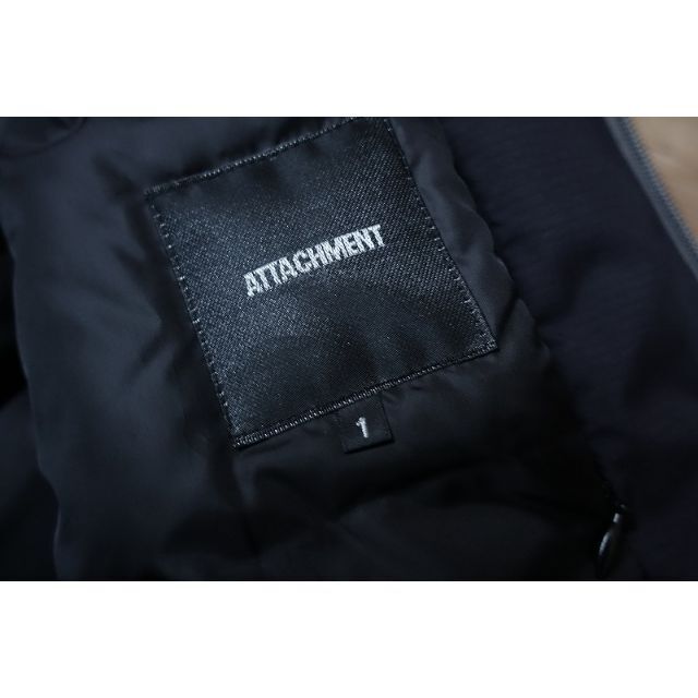 ATTACHIMENT(アタッチメント)のアタッチメント AB22-251 ナイロンリップ 3 レイヤー ダウンジャケット メンズのジャケット/アウター(ダウンジャケット)の商品写真