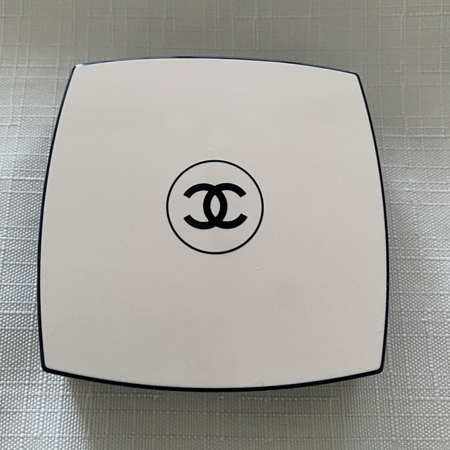 CHANEL(シャネル)のCHANEL レベージュ　パレットルガール　 コスメ/美容のベースメイク/化粧品(アイシャドウ)の商品写真