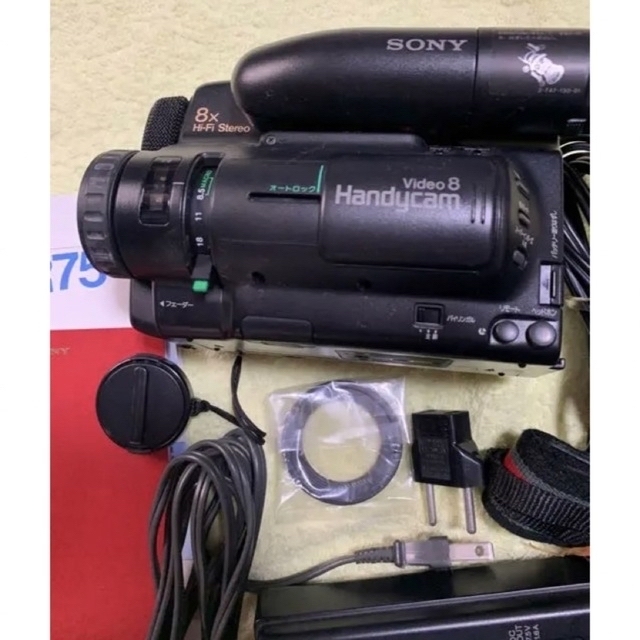 ジャンク品　ソニーSONY ハンディカム　CCD TR75  video8 スマホ/家電/カメラのカメラ(ビデオカメラ)の商品写真