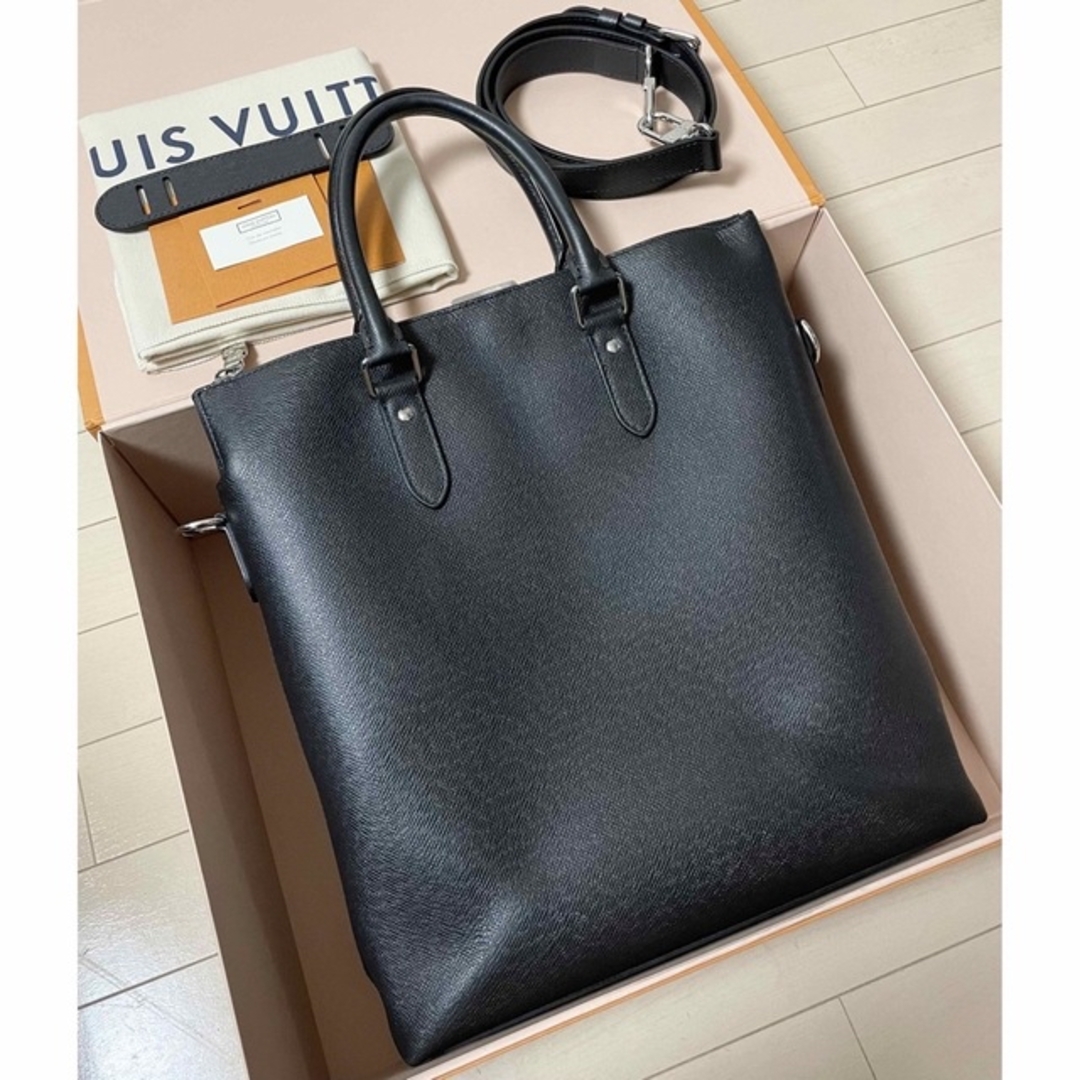 LOUIS VUITTON(ルイヴィトン)のLouis Vuitton Anton Taiga トート メンズのバッグ(トートバッグ)の商品写真