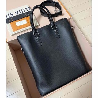 ルイヴィトン(LOUIS VUITTON)のLouis Vuitton Anton Taiga トート(トートバッグ)