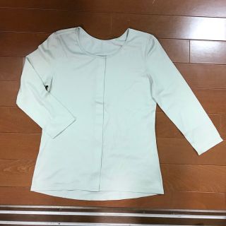 ユニクロ(UNIQLO)のユニクロ　介護用品 前開きUネックTシャツ2枚（モスグリーンと白）Mサイズ(アンダーシャツ/防寒インナー)