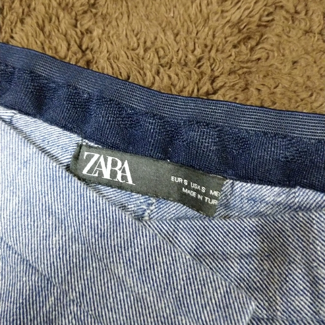 ZARA(ザラ)のZARA 涼しい 麻混ジーンズカラーパンツ レディースのパンツ(クロップドパンツ)の商品写真