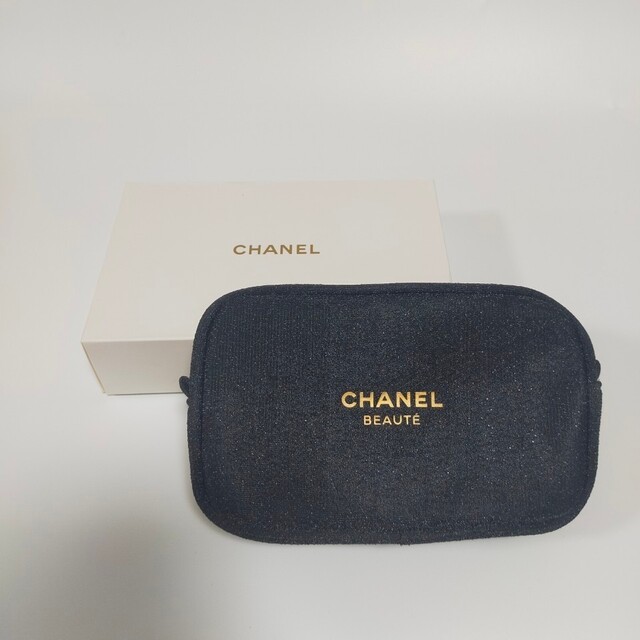 CHANEL(シャネル)の新品未使用 CHANEL ホリデー限定 ノベルティ ポーチ ブラック レディースのファッション小物(ポーチ)の商品写真