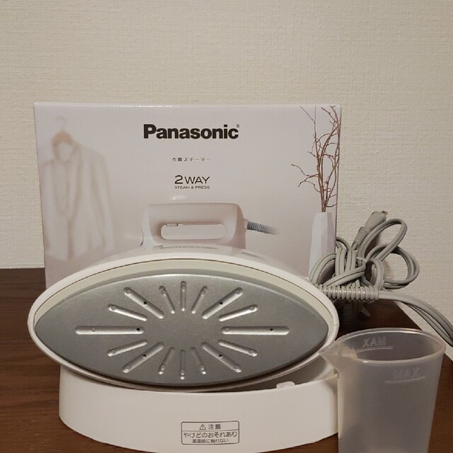 Panasonic(パナソニック)の【な】様　専用　Panasonic　スチームアイロン スマホ/家電/カメラの生活家電(アイロン)の商品写真