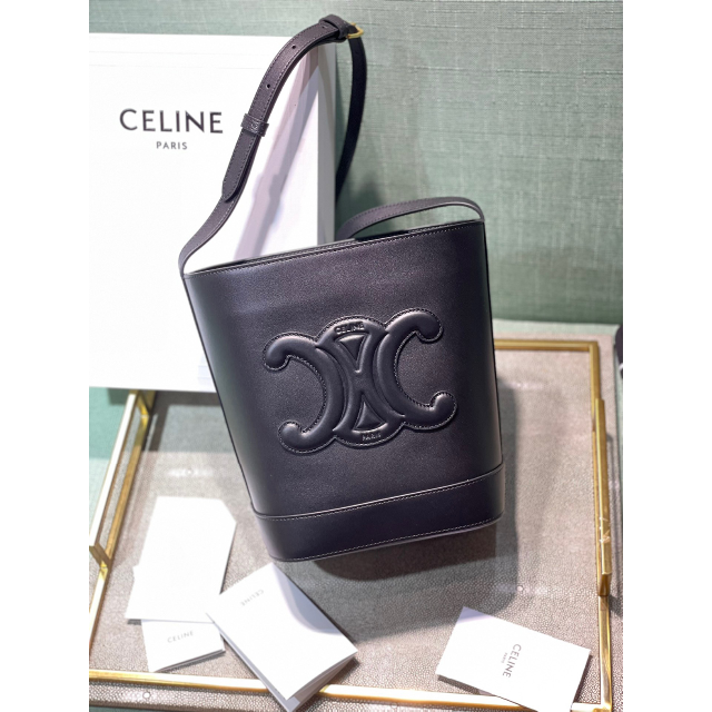 celine - 新品 正規品 セリーヌスモール バケット キュイル トリオンフ