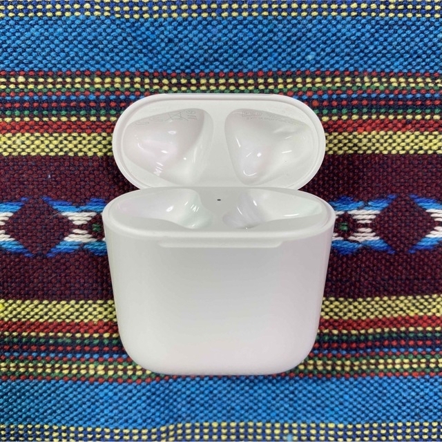 Apple(アップル)のApple 正規　エアーポッズ　AirPods 第一世代　充電器　充電ケース スマホ/家電/カメラのオーディオ機器(ヘッドフォン/イヤフォン)の商品写真