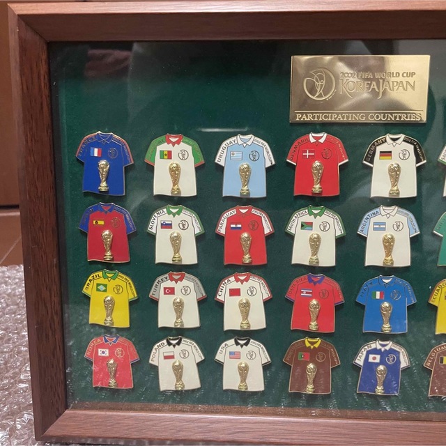 2002FIFAワールドカップ出場32ヶ国ピンズ額装
