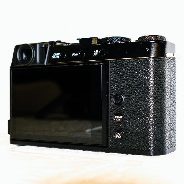 富士フイルム(フジフイルム)のFUJIFILM X-E4  ブラック ミラーレスカメラ スマホ/家電/カメラのカメラ(ミラーレス一眼)の商品写真