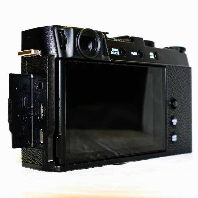 富士フイルム(フジフイルム)のFUJIFILM X-E4  ブラック ミラーレスカメラ スマホ/家電/カメラのカメラ(ミラーレス一眼)の商品写真