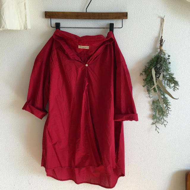 SM2(サマンサモスモス)の赤のチュニックシャツ レディースのトップス(シャツ/ブラウス(長袖/七分))の商品写真