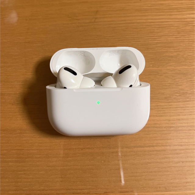 Apple(アップル)のAirPods Pro (第一世代) スマホ/家電/カメラのオーディオ機器(ヘッドフォン/イヤフォン)の商品写真