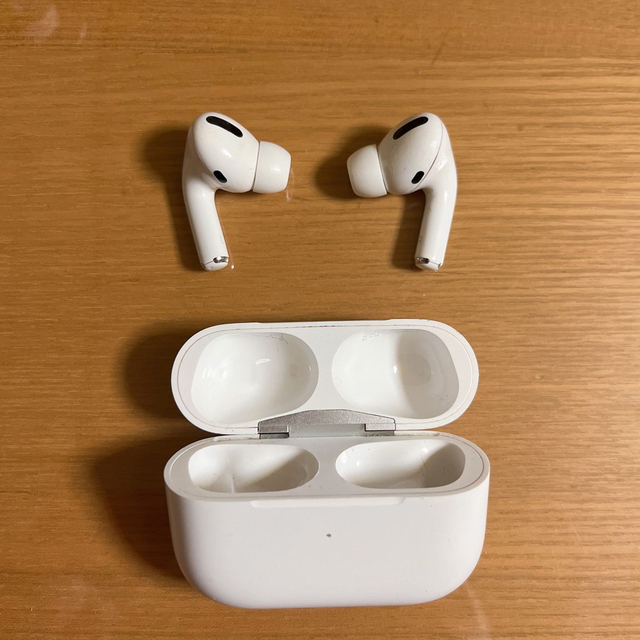 Apple(アップル)のAirPods Pro (第一世代) スマホ/家電/カメラのオーディオ機器(ヘッドフォン/イヤフォン)の商品写真