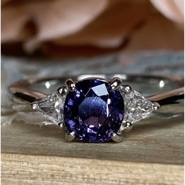 完売 商談中　べキリーブルー　カラーチェンジガーネット　ダイヤモンド　pt900 リング(指輪)
