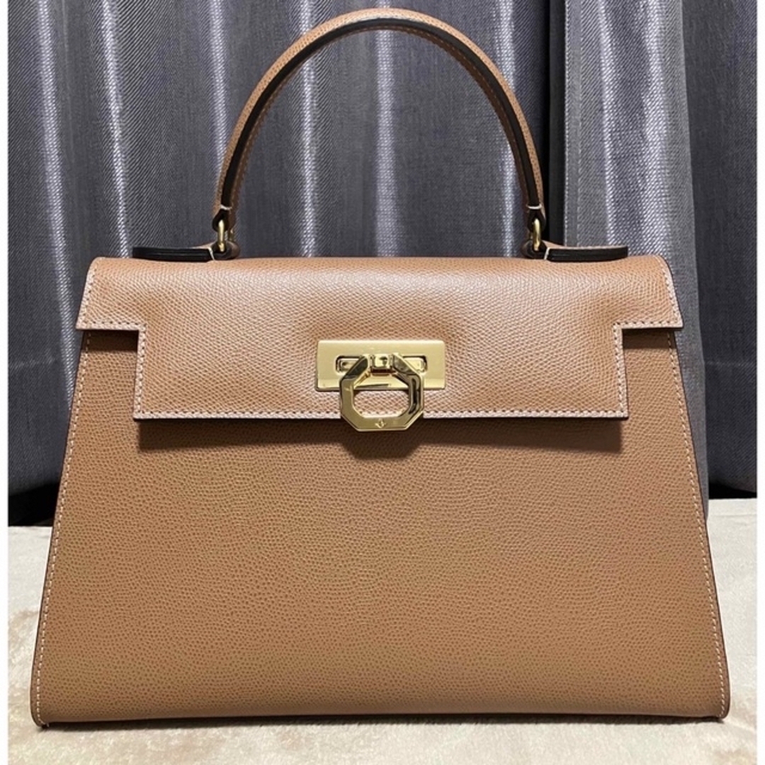 カルボッティエレナトープ本日お値下げ❗️CARBOTTI  カルボッティ　ELENA243 Taupe