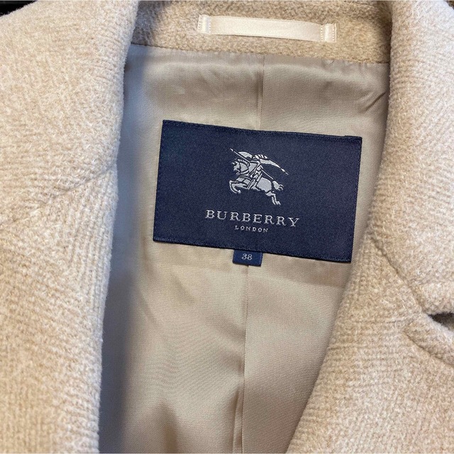 BURBERRY(バーバリー)の美品 BURBERRY バーバリー Pコート キャメル ベージュ レディース レディースのジャケット/アウター(ピーコート)の商品写真