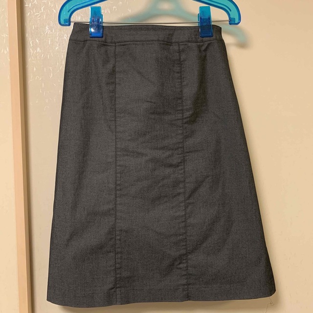 濃いグレー　スカート レディースのスカート(ひざ丈スカート)の商品写真
