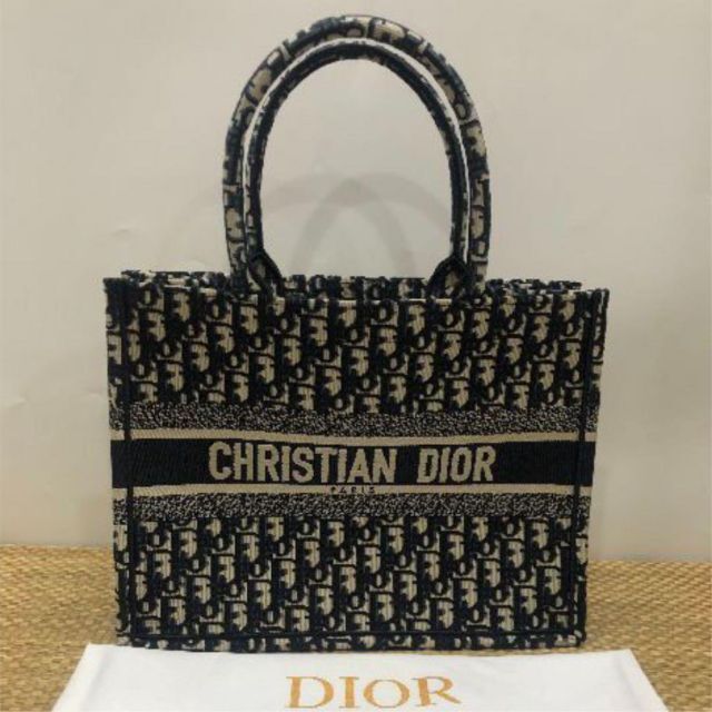 限定価格セール！ Dior ブックトートのミディアムサイズ Dior - トート