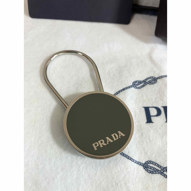 PRADA(プラダ)のPRADAキーリング 新品未使用 正規品 レディースのファッション小物(キーホルダー)の商品写真