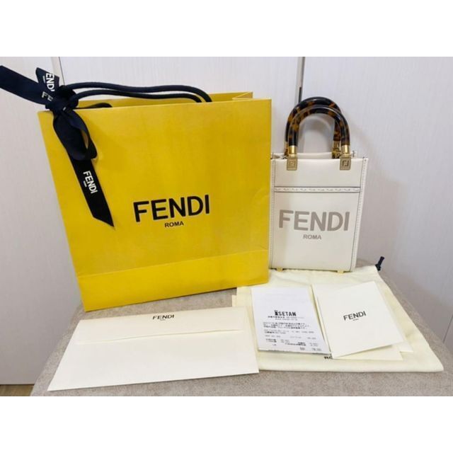 日本最大のブランド FENDI 新品フェンディ サンシャインショッパースモール ホワイトレザー ハンドバッグ