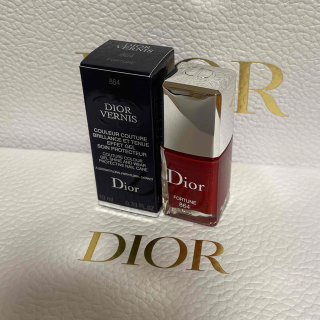 Dior(ディオール)のcnnn様専用　Dior ネイル　864・100 コスメ/美容のネイル(マニキュア)の商品写真